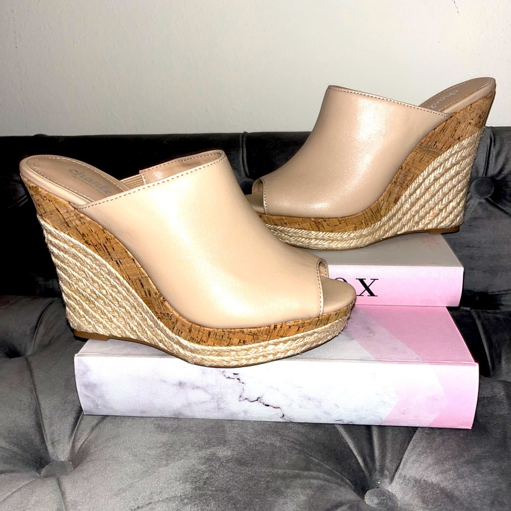 Charlie’s beautiful wedges with stretch